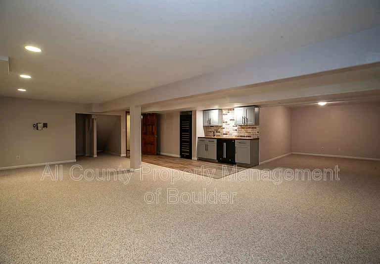 470 W Sutton Cir — Photo 12