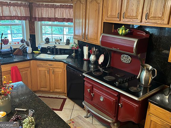 5th image of 1014 Miss Amber Way