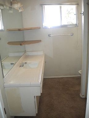 4th image of 301 W Tam Oshanter Dr