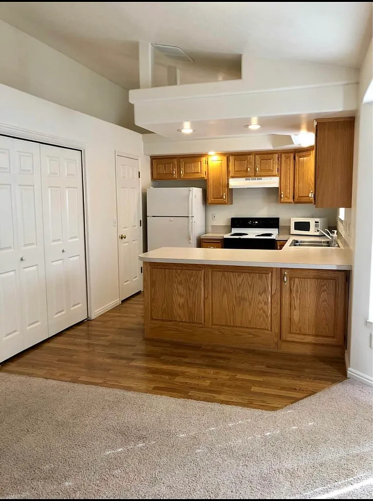 2 bed, 1136 sqft, $1,600 — Photo 4