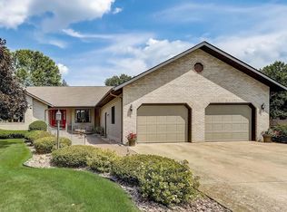 667 Corta Ct, Arlington, WI 53911
