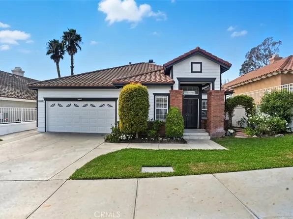 2071 Crescent Dr, Signal Hill, CA 90755