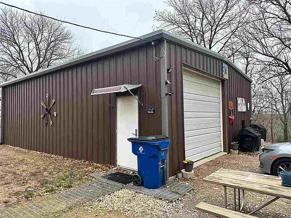 5th image of 105 Stevens Ln