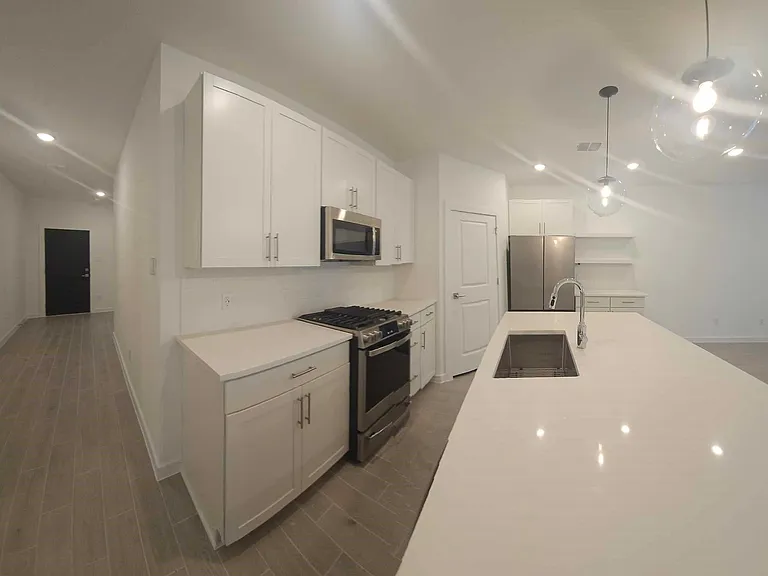 8442 Bay Oaks Dr — Photo 2