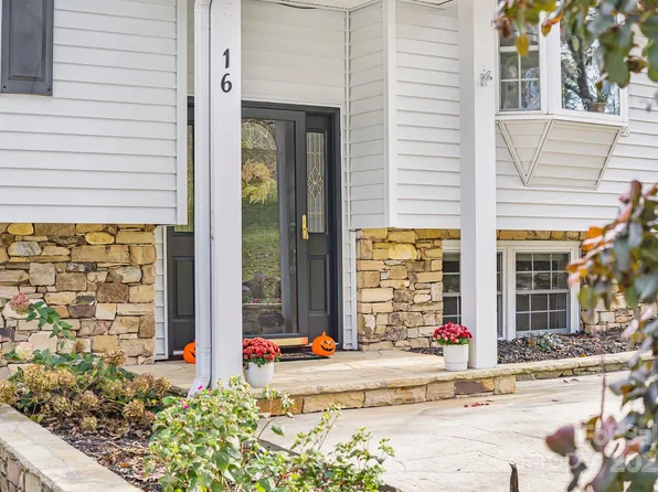 16 Woodfield Rd, Arden, NC 28704