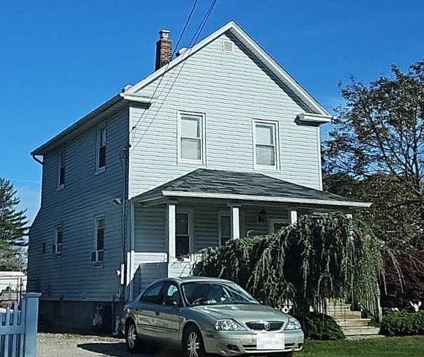 1st image of 995 Church St