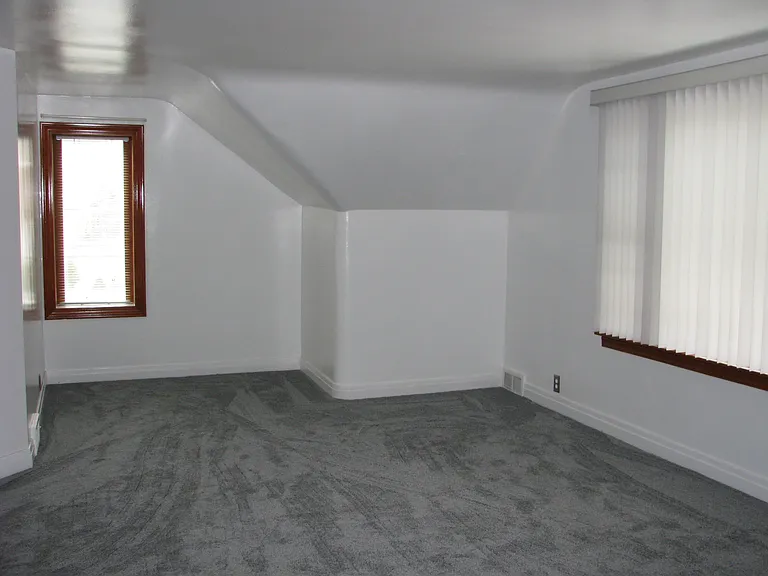 5330 Seneca St — Photo 46