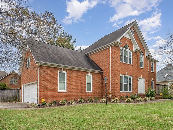 2nd image of 2824 Regenwood Dr