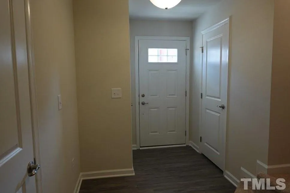 Building Photo - 421 Cross Country Way