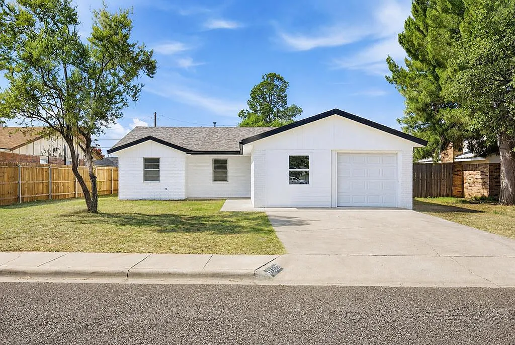 4 bed, 2.0 bath, 1700 sqft, $2,300 — Photo 1