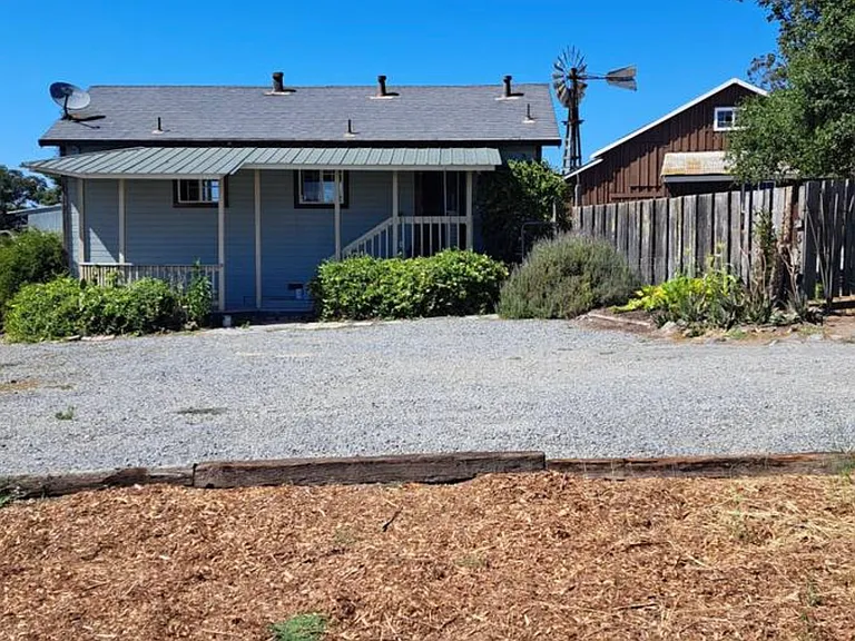 303 Gossage Way — Photo 1