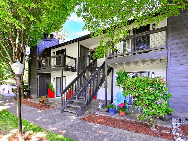 Woodlake Apartments — Photo 4