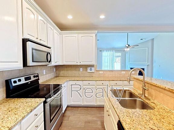 3rd image of 11040 Lucky Horseshoe Ln