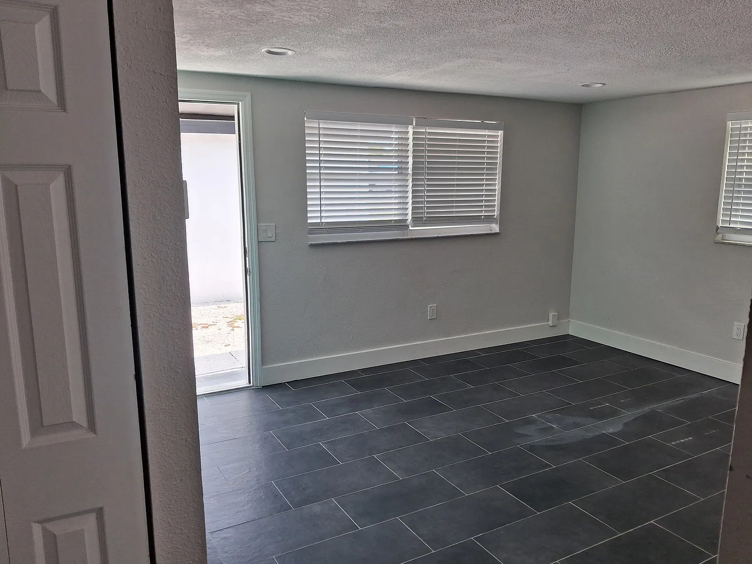 2 bed, 746 sqft, $2,100 — Photo 2