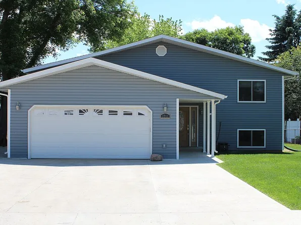 1711 3rd St NE, Mandan, ND 58554