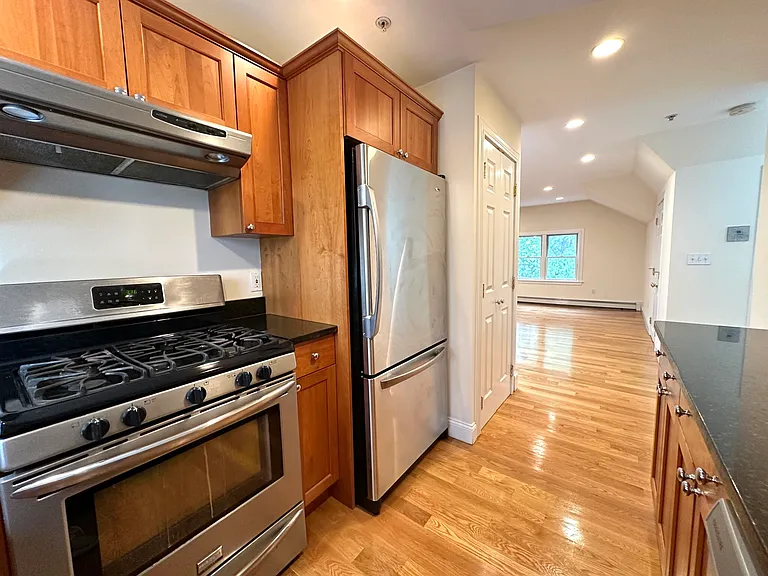 10 Selkirk Rd #4 — Photo 9