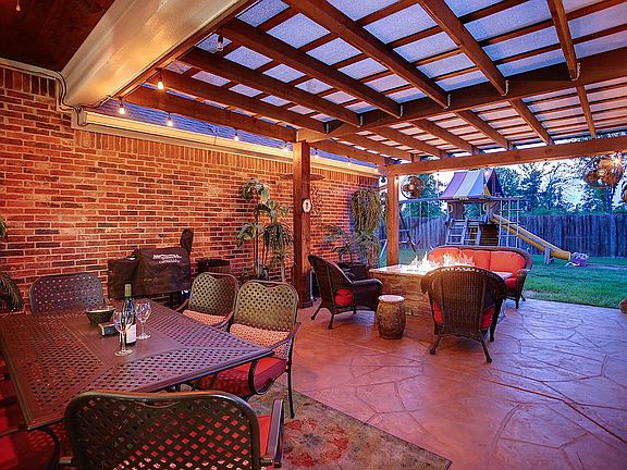 4th image of 279 Danielle Dr