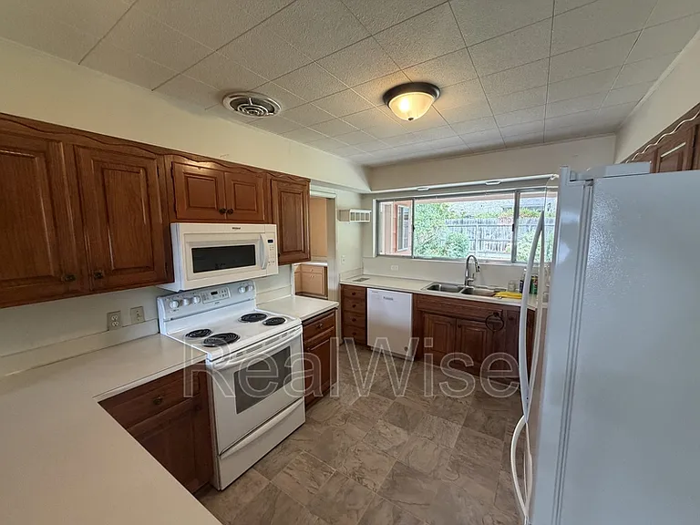 710 NW Midland Ave — Photo 23