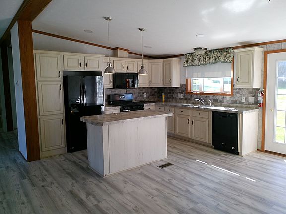 4th image of 34 Chestnut Ln