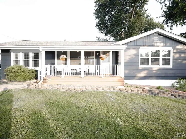 132 Kunze Dr, Saint Charles, MO 63303