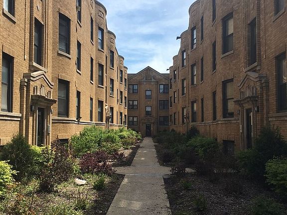 3rd image of 4611 S Drexel Blvd #4611.5-1B
