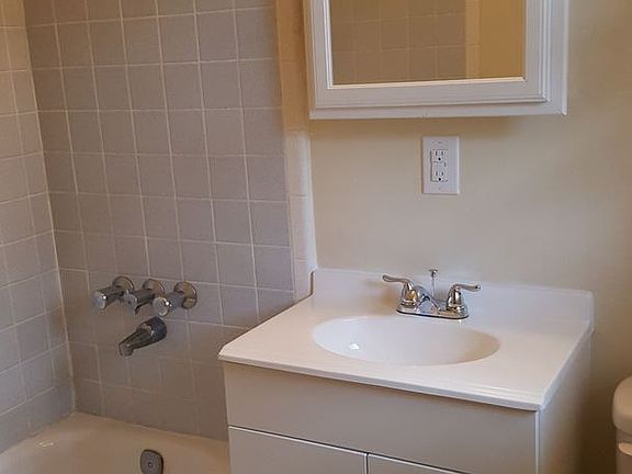 4th image of 3302 N Elm St APT F