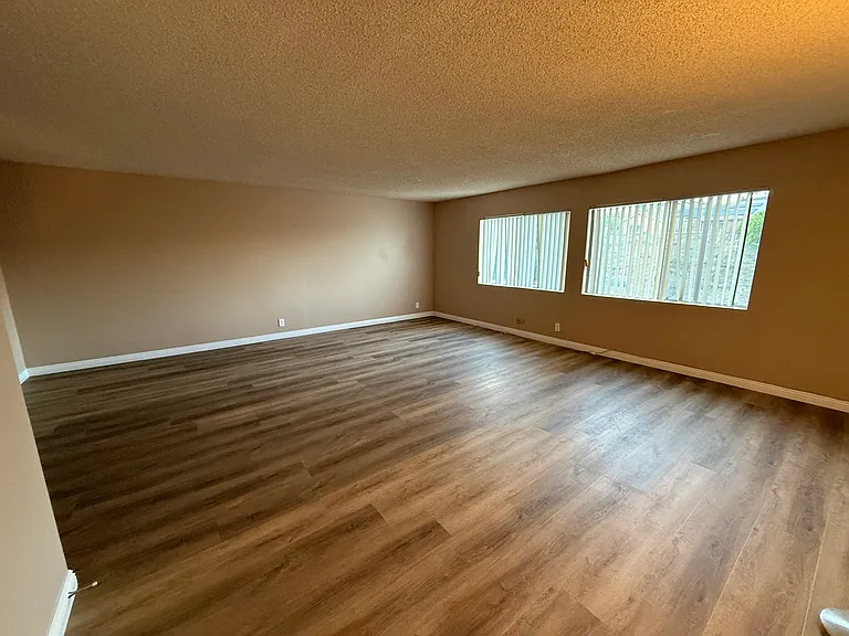 920 W Adams Ave — Photo 22