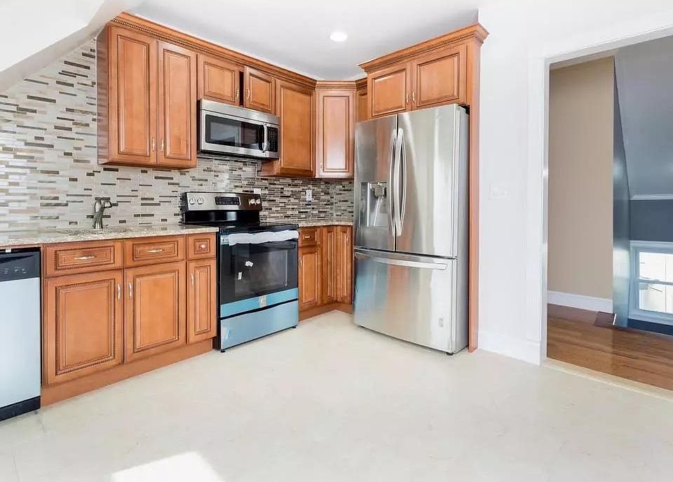 1st image of 409 Palisade Ave APT 3