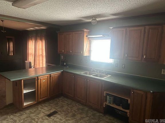 3rd image of 226 Warren Rd