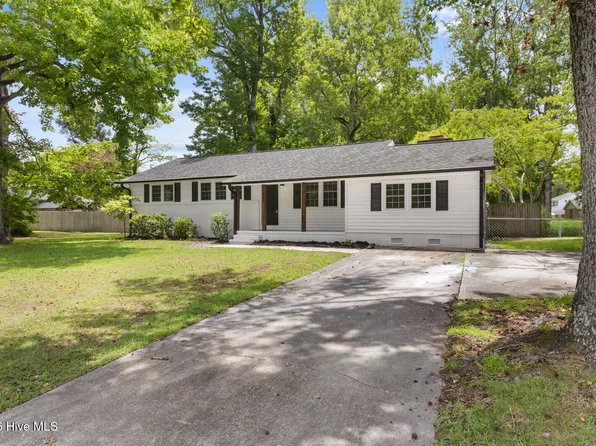 2915 Northwoods Drive, Jacksonville, NC 28540