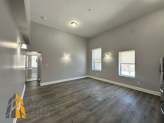 2nd image of 3301 Elgin Ave #201