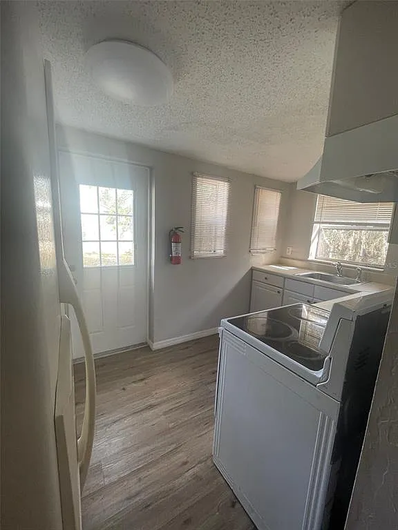 2 bed, 1.0 bath, 804 sqft, $1,400 — Photo 4