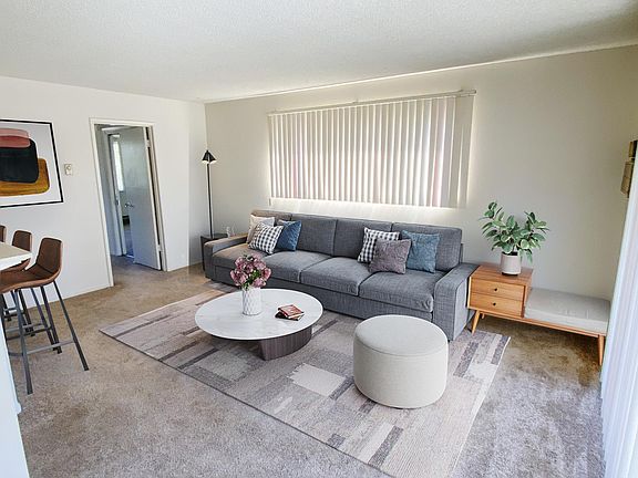 3rd image of 4001 Hamilton Ave #C4