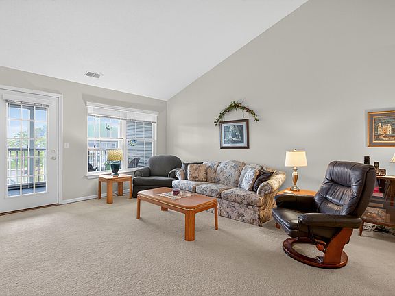 3rd image of 773 W Barrington Cir