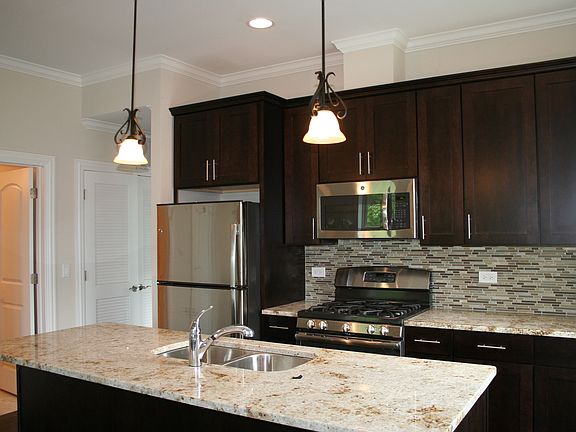 5th image of 2555 W Logan Blvd #2