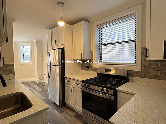 4th image of 3819 N Greenview Ave #2EGRDN
