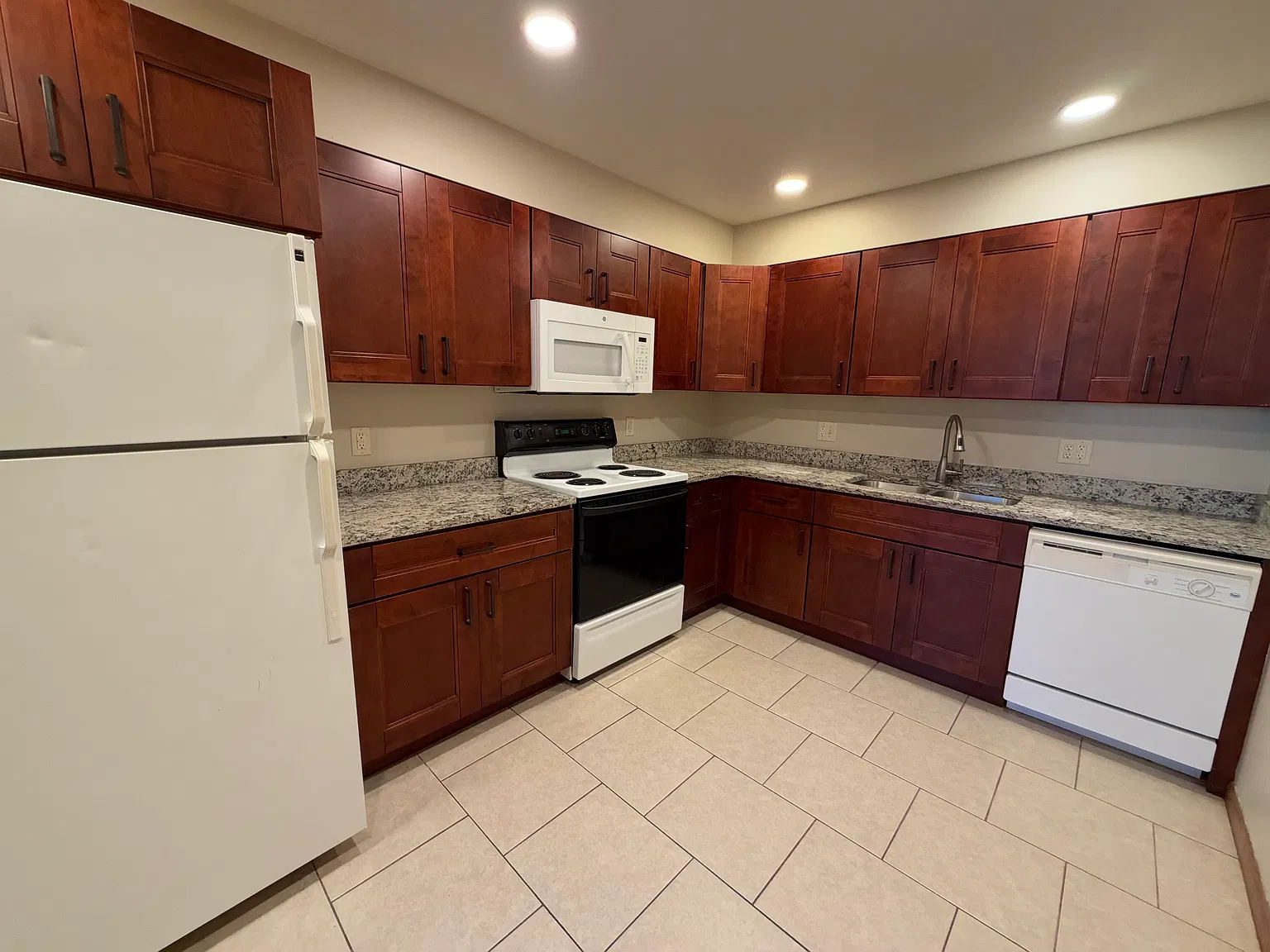 1 bed, $899 — Photo 1