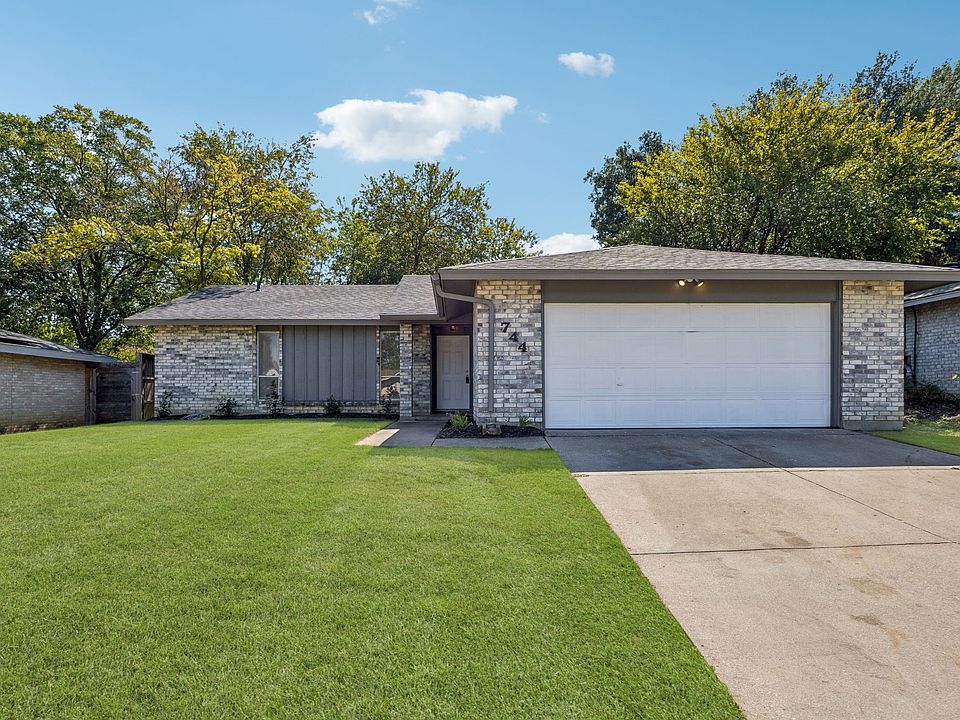 1st image of 744 Salsbury Cir