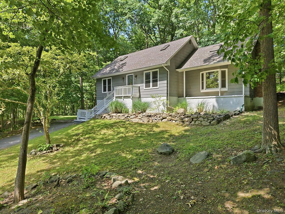 1st image of 3 Dogwood Hollow