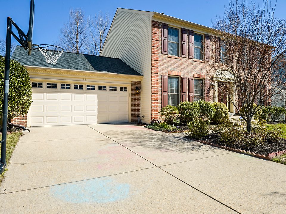 1st image of 221 Cherry Hill Ln