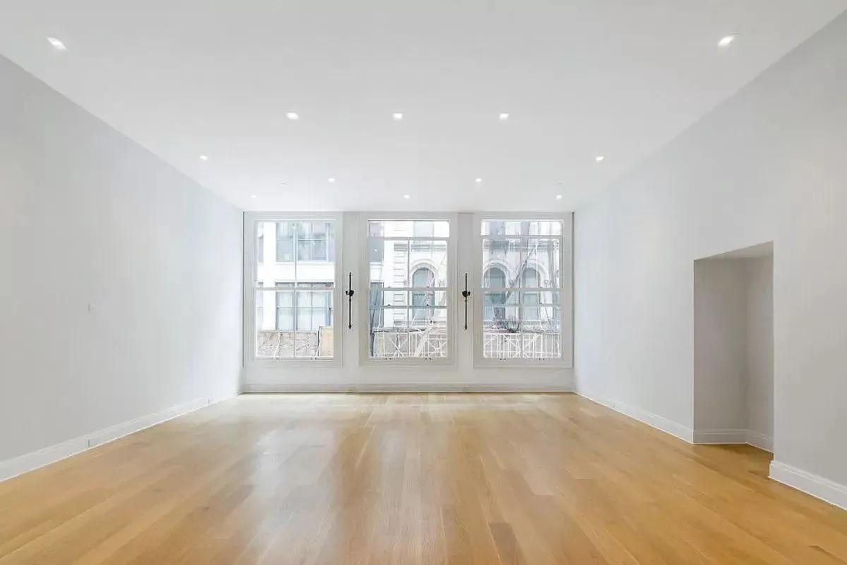 42 Walker Street — Photo 2