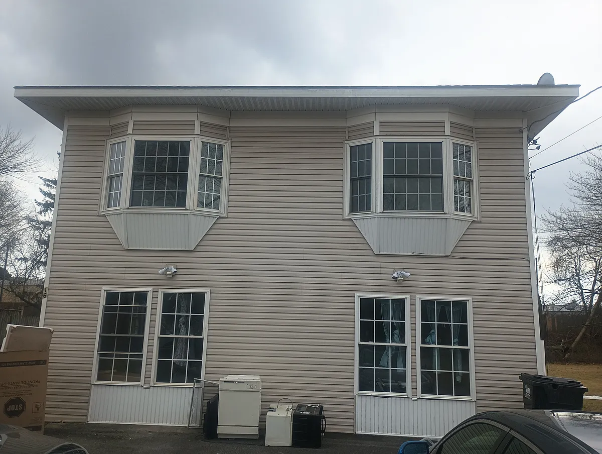 Building Photo - 16 Fermac St #1