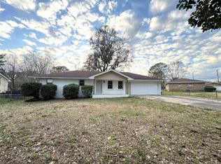 290 Castlegate Cir, Carrollton, GA 30116