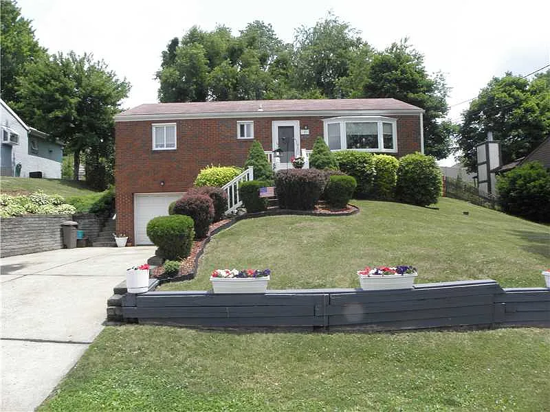 121 Neilson Dr photo 1