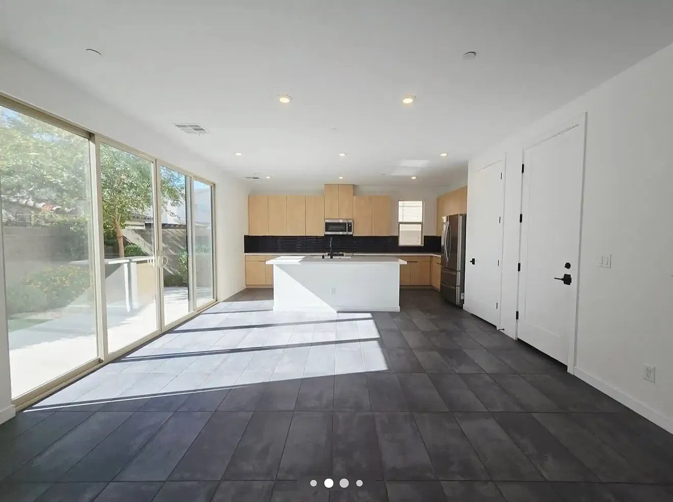 3 bed, 2015 sqft, $2,750 — Photo 2