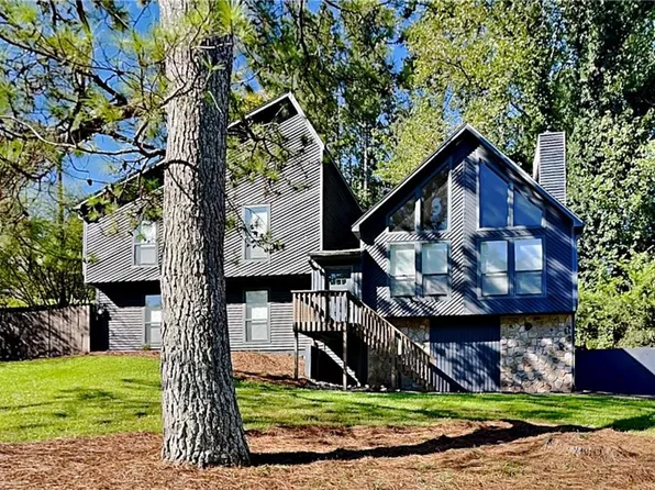 570 Charing Cross Dr, Marietta, GA 30066