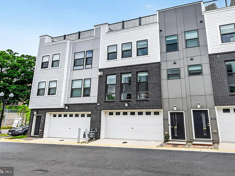 1013 S Taylor Ct — Photo 1