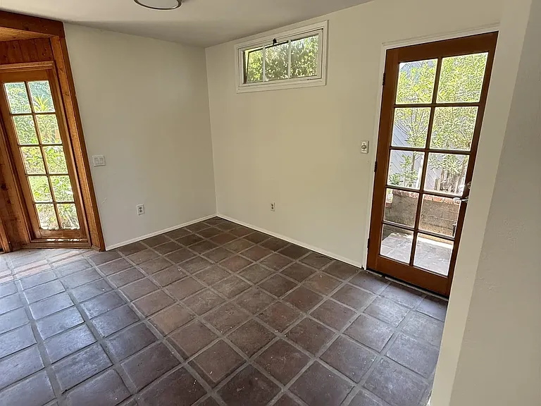 950 Stratford Ct — Photo 9