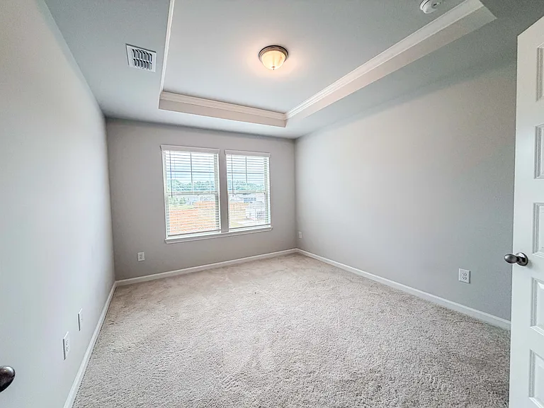 628 Sidney Ct — Photo 31