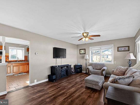 3rd image of 15 Winslow Rd